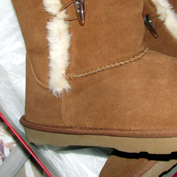 tan boots with fur inside